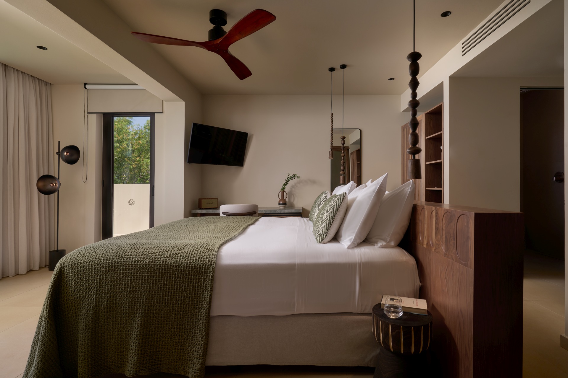 Luxury Suite with heated private pool-2
