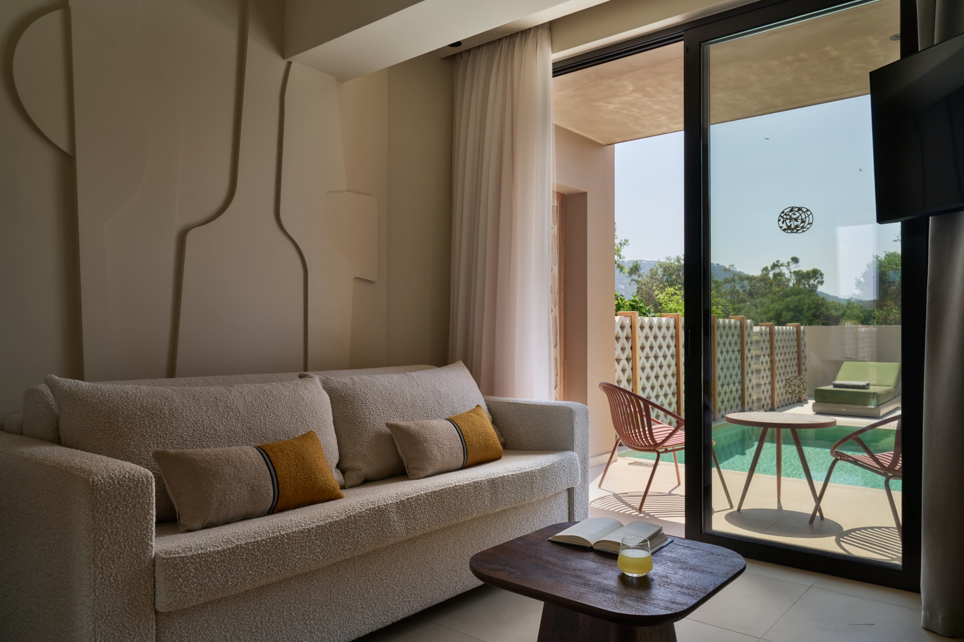 Luxury Suite with heated private pool-7