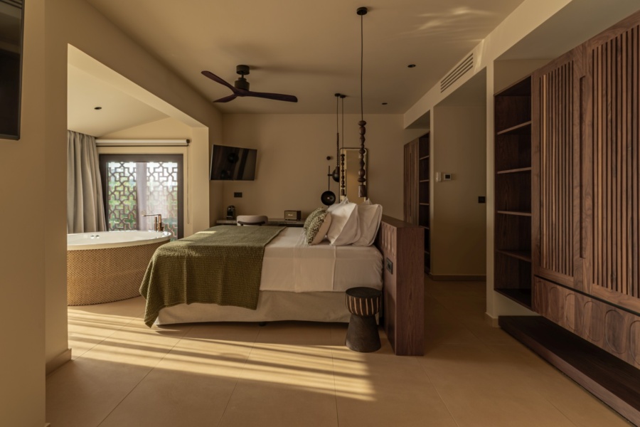 Luxury Suite with heated Jacuzzi & Panoramic view