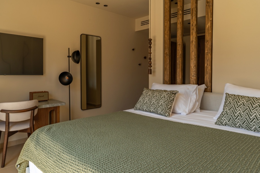 Premium Double / Twin Rooms with heated Jacuzzi & Pool View